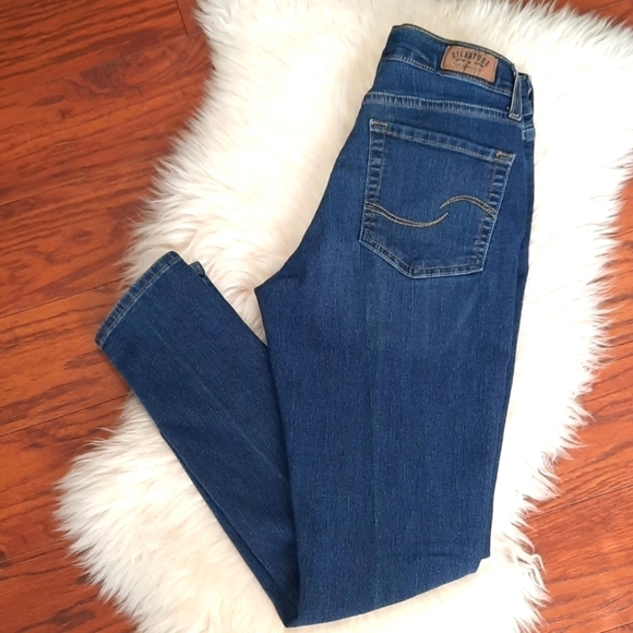 Levi's Curvy Skinny Jeans - Picture 2 of 5